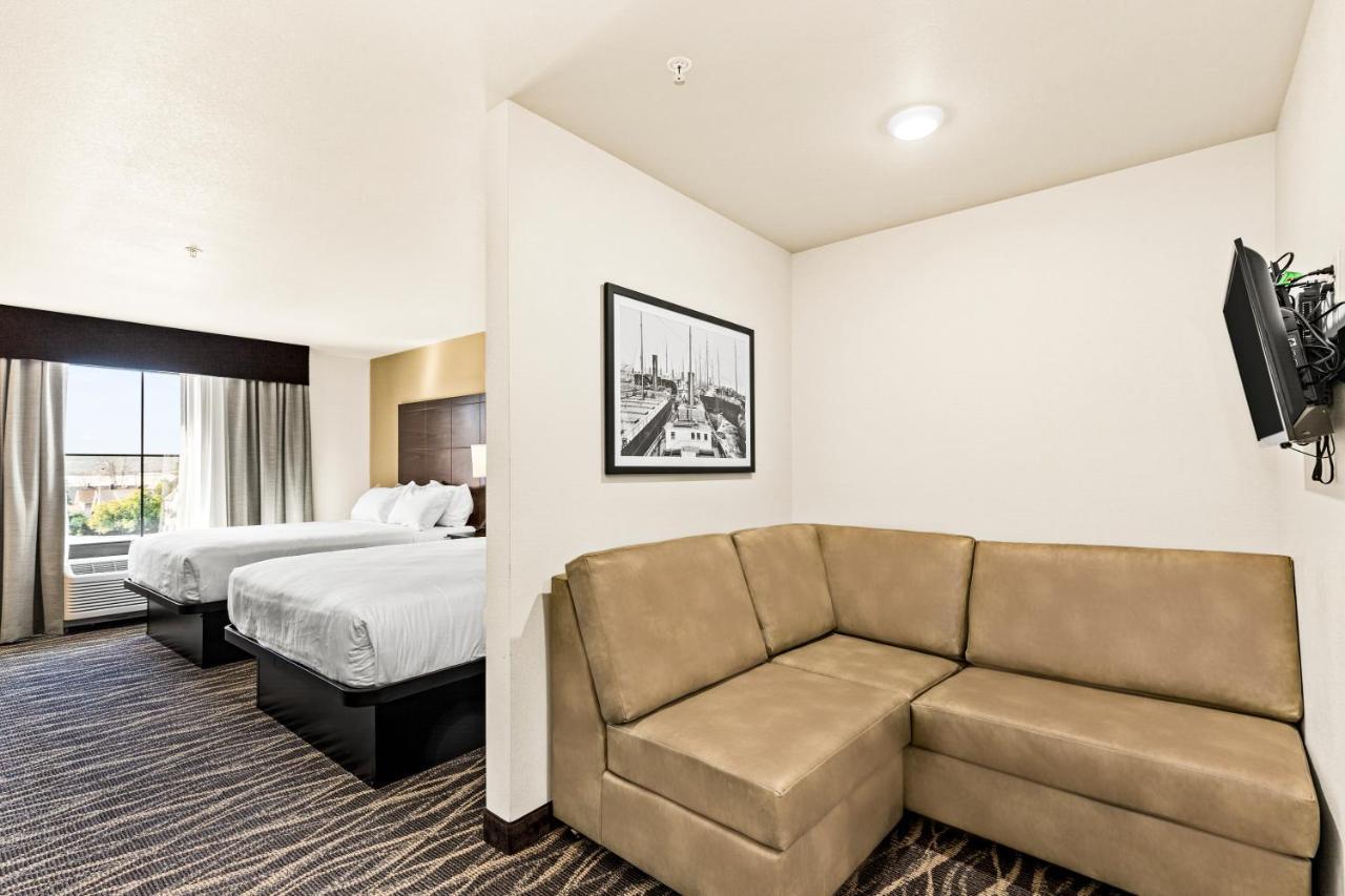 Cobblestone Hotel & Suites Superior Exterior foto